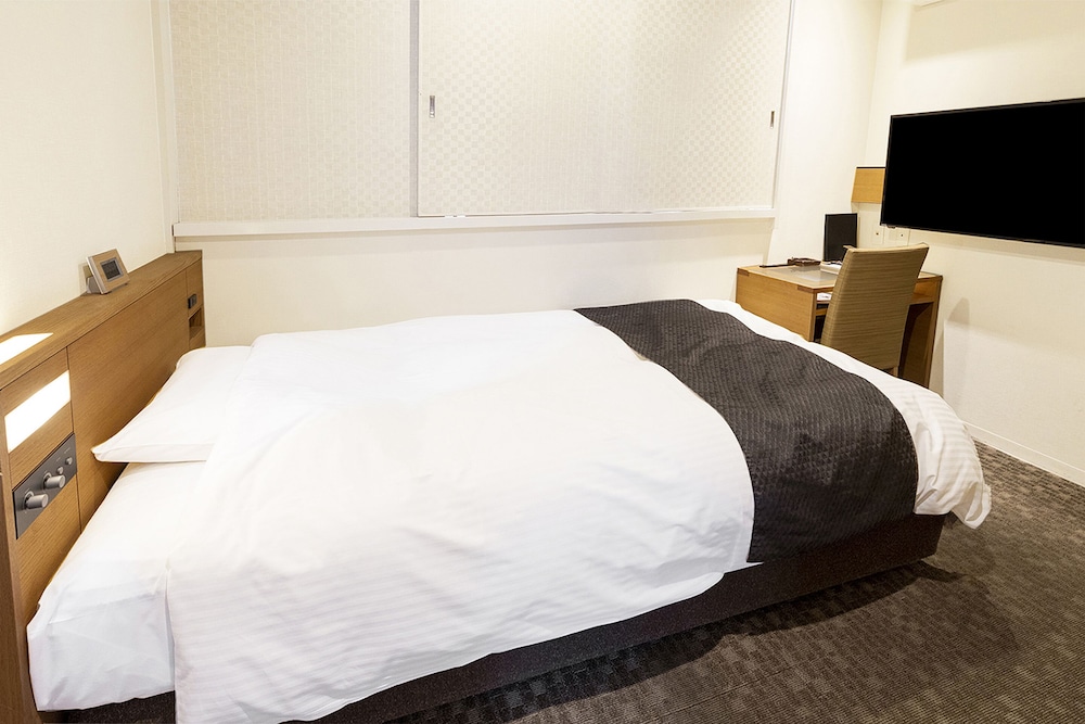 Compact Single Room, Smoking