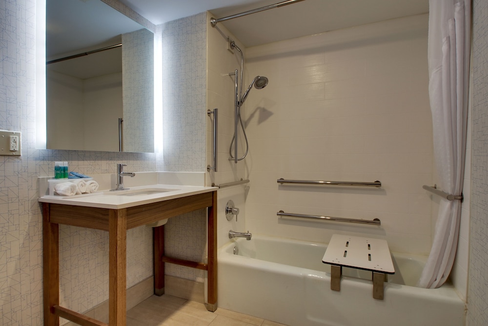 Standard Room, 2 Queen Beds, Accessible (Communications/Mobility Accessible) - Photo 8