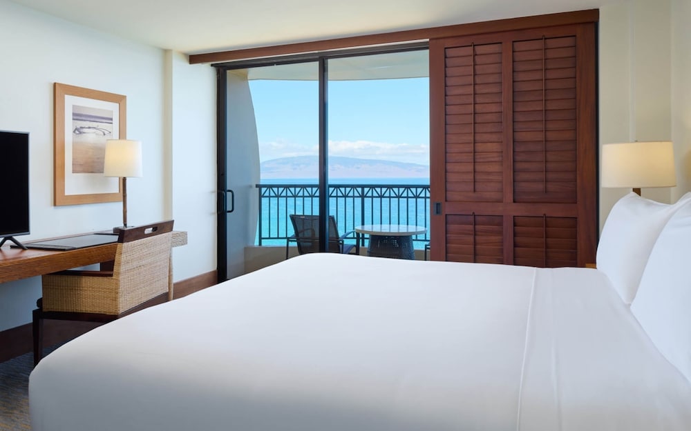 Suite, 1 King Bed with Sofa bed, Oceanfront (Tower, Molokai ADA)