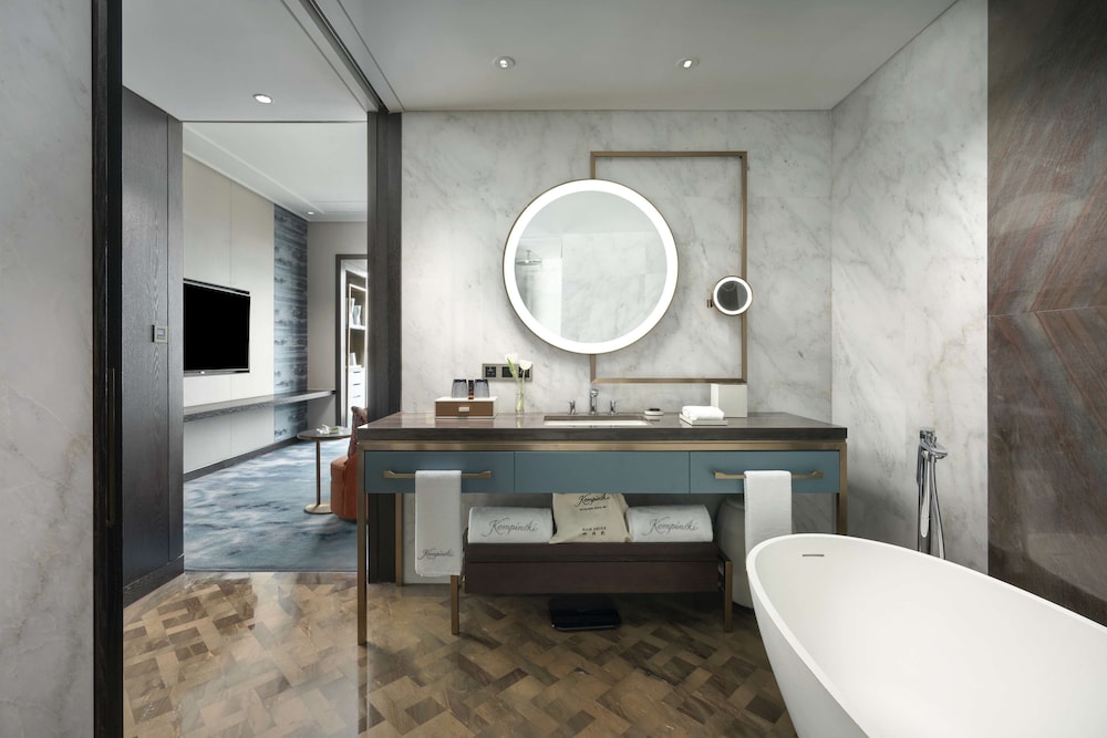 Room, 2 Twin Beds, City View