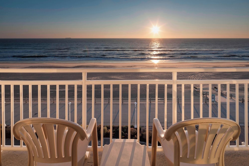 Deluxe Room, 2 Queen Beds, Balcony (Oceanfront) - Photo 7