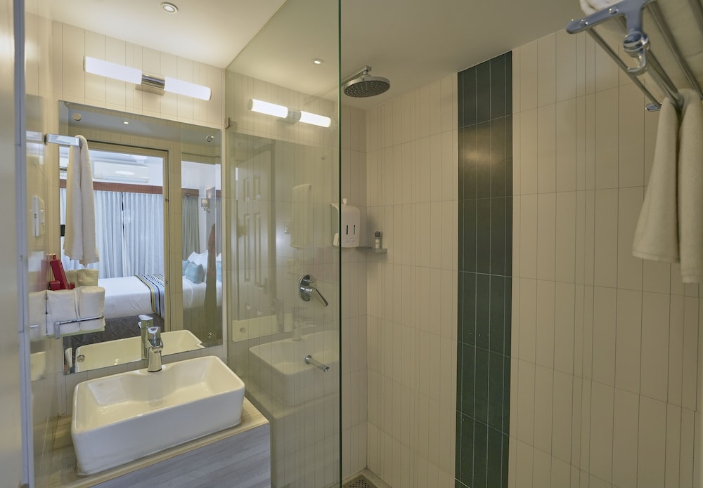 Standard Suite - Photo 3