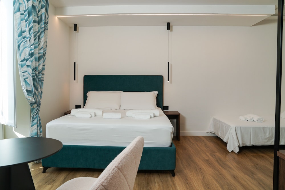 Deluxe Triple Room - Photo 8