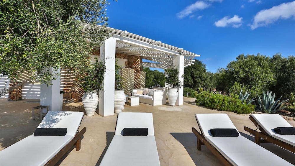 Villa photo 3