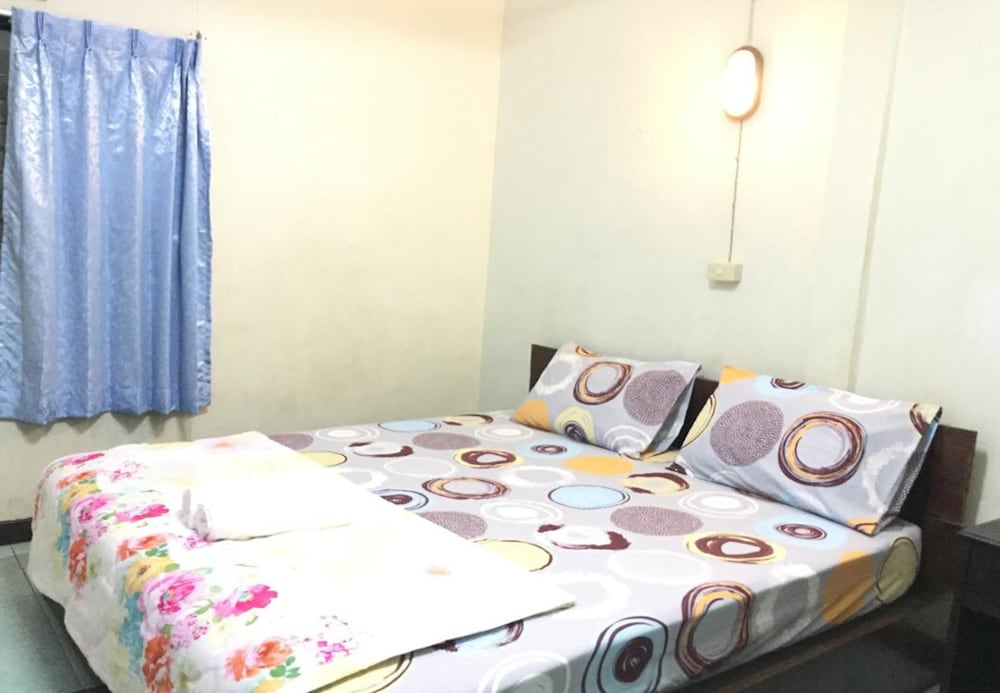 Standard Double Room with Air-Conditioner and Private Bathroom photo 3
