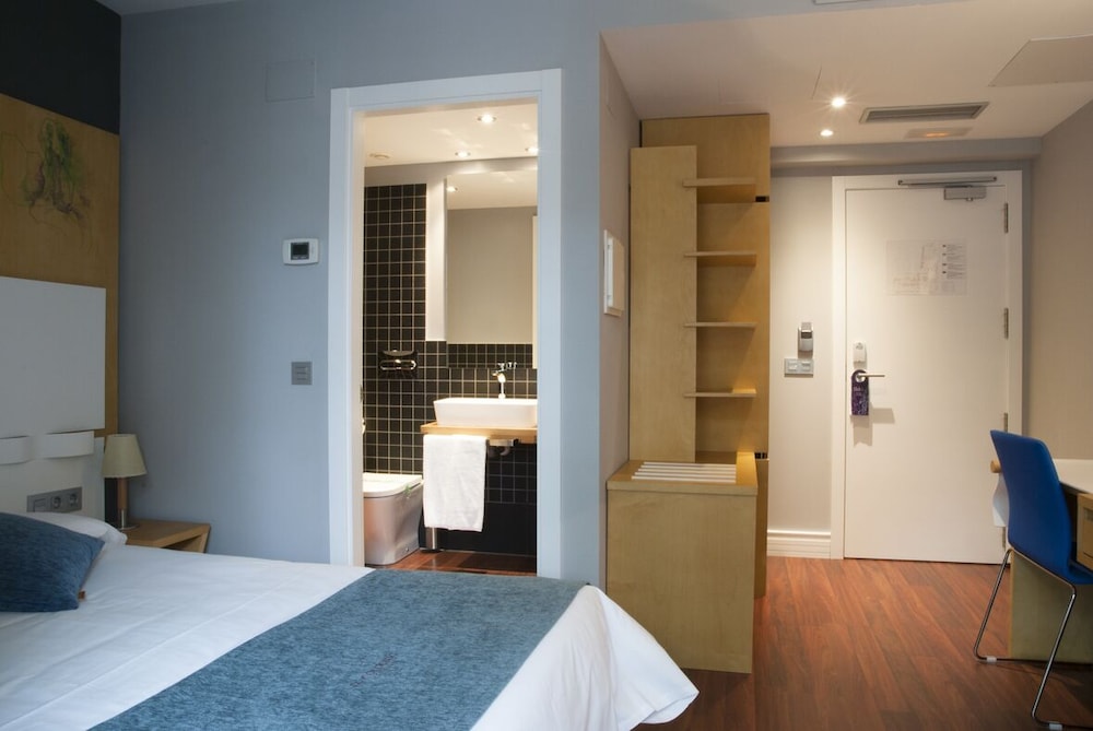 Double Room, 2 Twin Beds, Balcony, City View