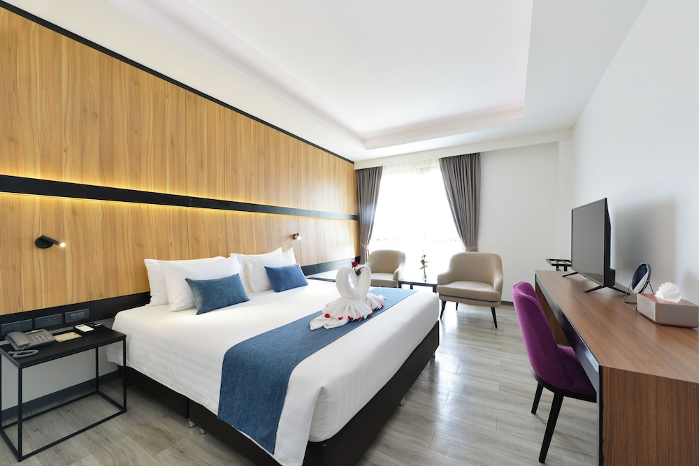 Executive Room - Photo 6