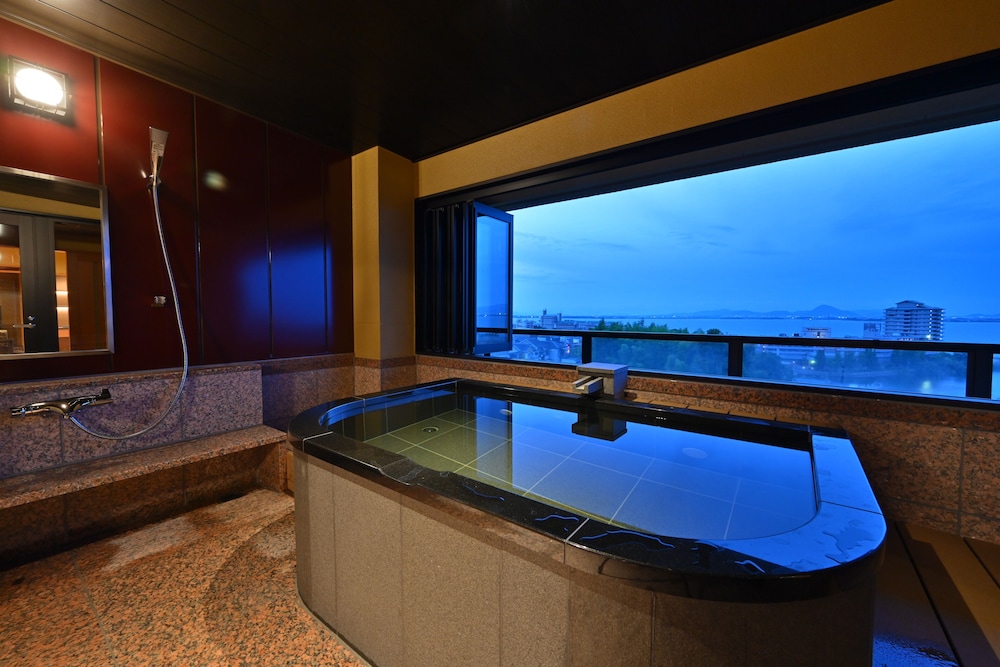 Japanese-Western Style Special Suite with Open-Air Hot spring Bath - Photo 4