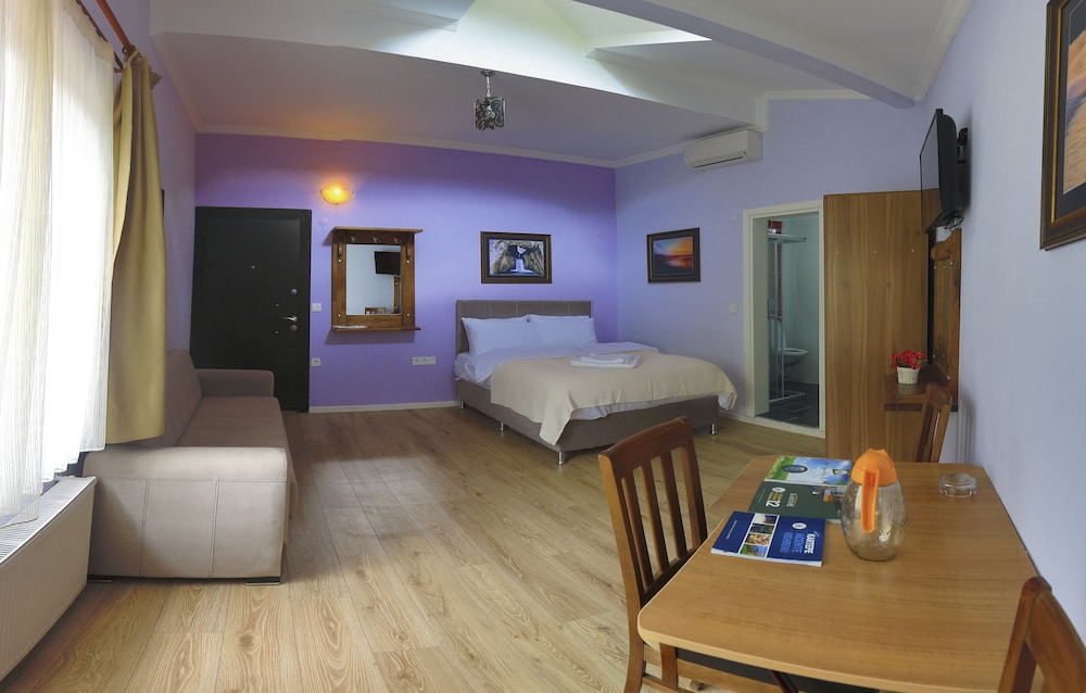 Basic Quadruple Room photo 3
