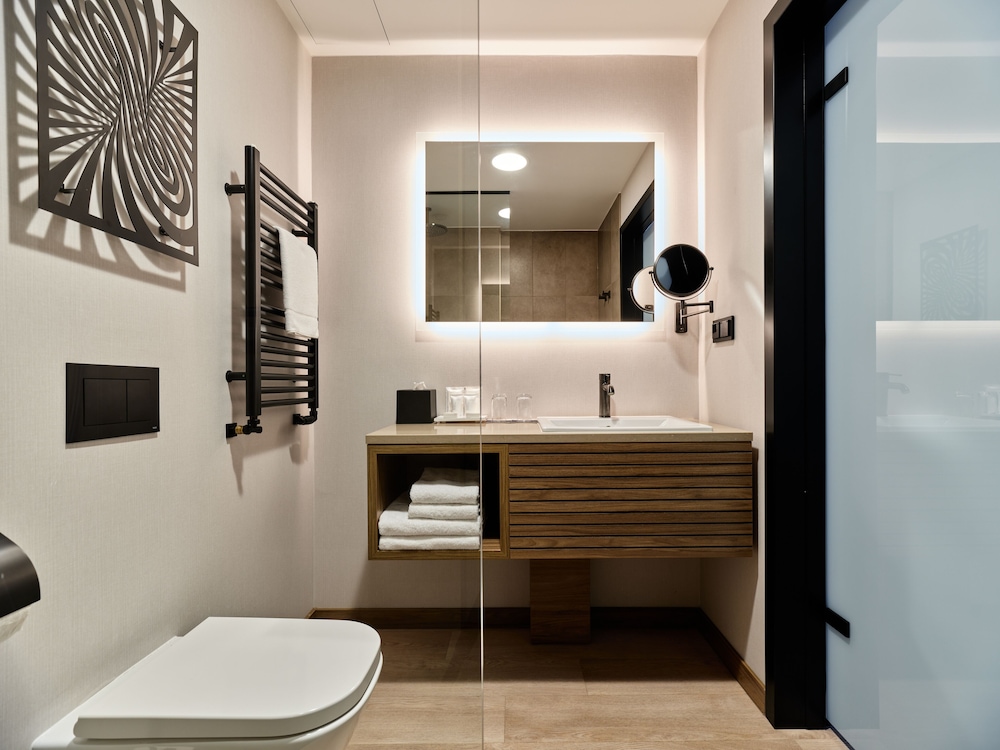 Junior Suite, 1 Bedroom, Balcony - Photo 4