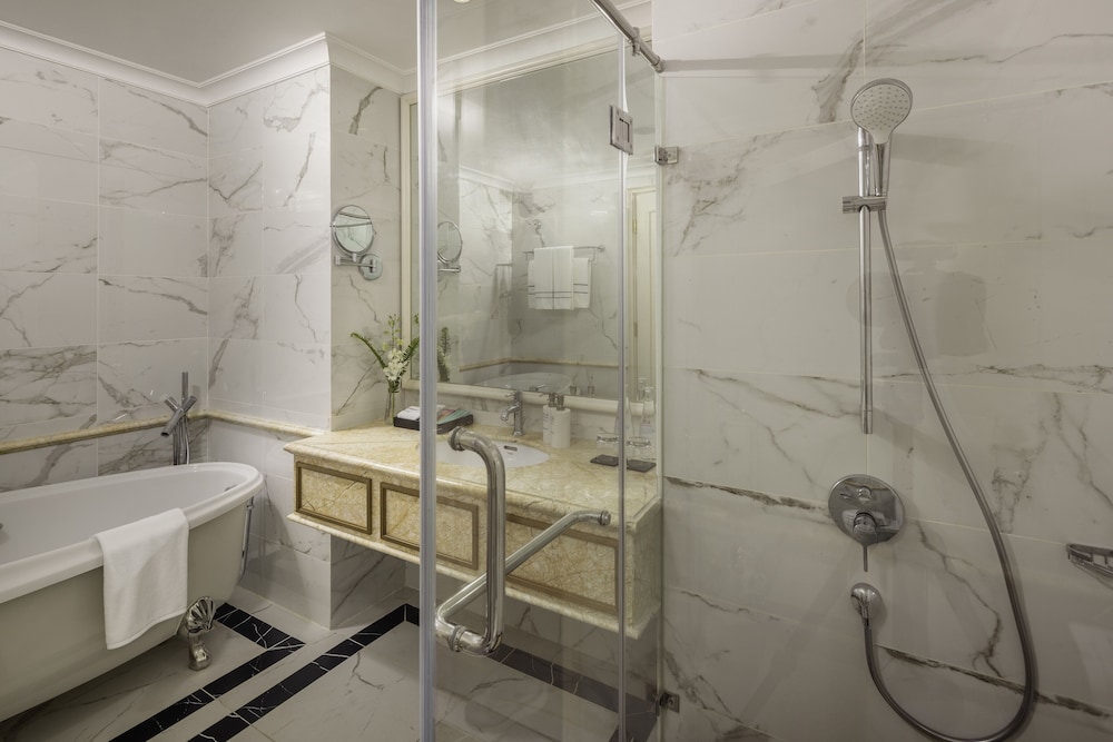 Suite - Photo 9
