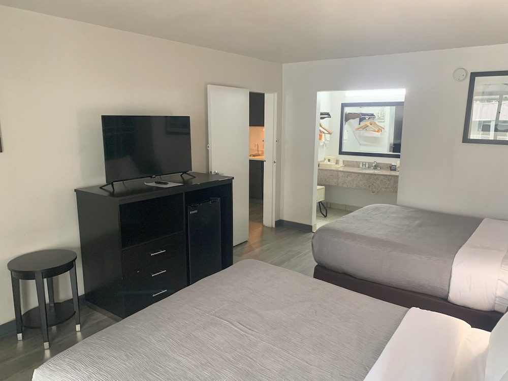 Suite, Multiple Beds, Non Smoking