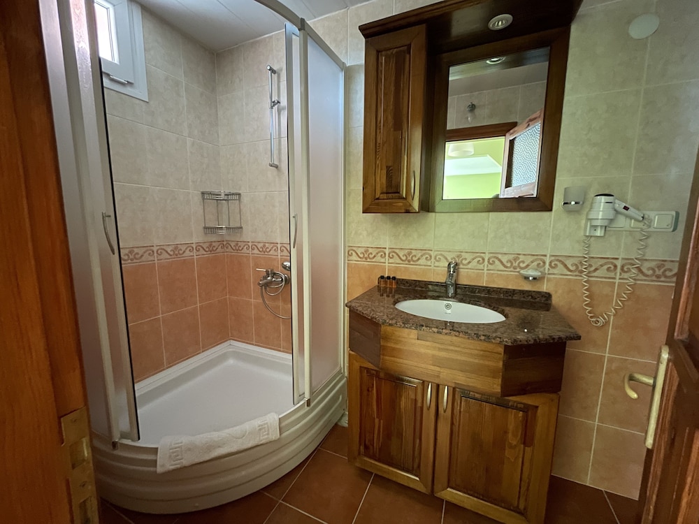 Standard Triple Room - Photo 4