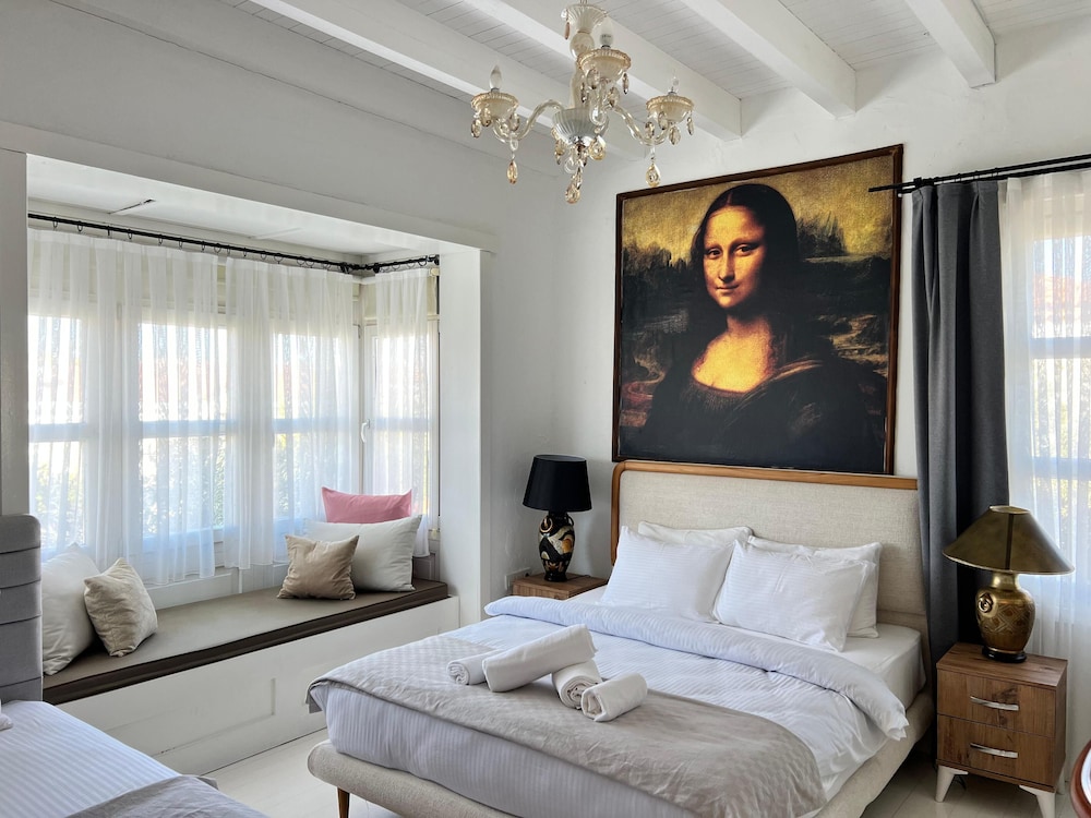 Superior Room (Bay Window)