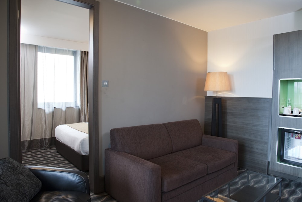 Suite, 1 King Bed, Balcony - Photo 1