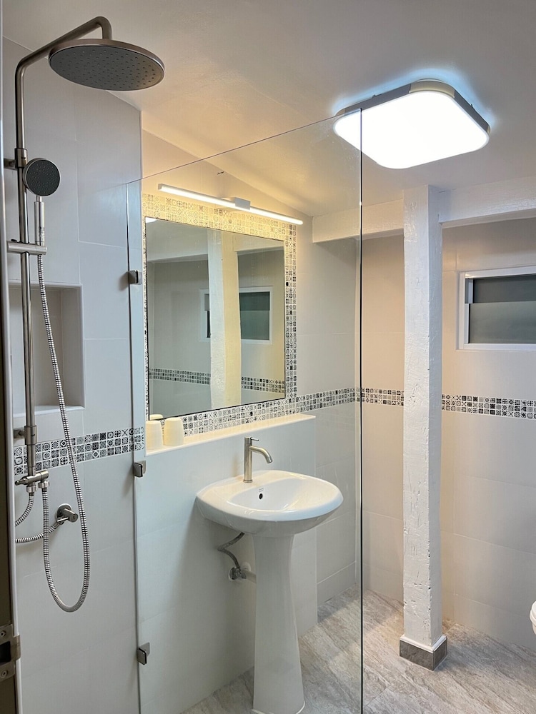 King Room, Private Bathroom photo 2