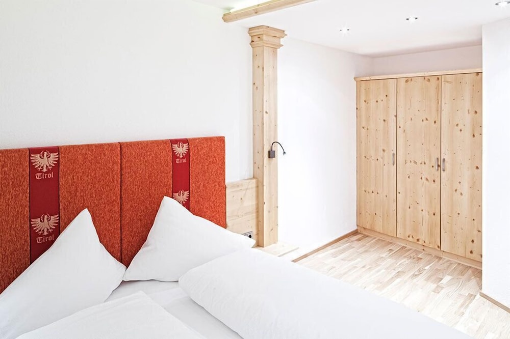Apartment, 3 Bedrooms, Annex Building photo 1