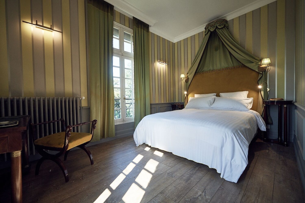 Deluxe Double Room, 1 Queen Bed, Balcony, Pool View (Emilio) photo 2