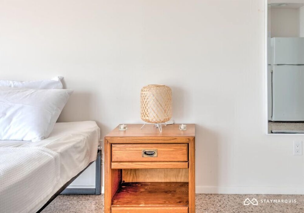 Standard Studio, 1 Queen Bed photo 2
