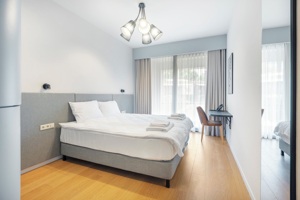 One-Bedroom Apartment with Terrace photo 1