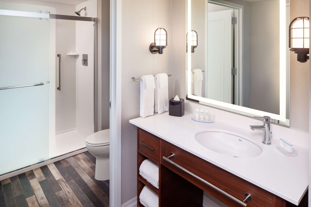 One Bedroom Water View Suite, 1 King Bed (Hearing Accessible) thumbnail 6