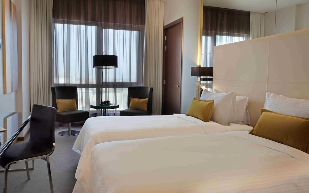 Room, 2 Twin Beds, Sea View - Photo 5