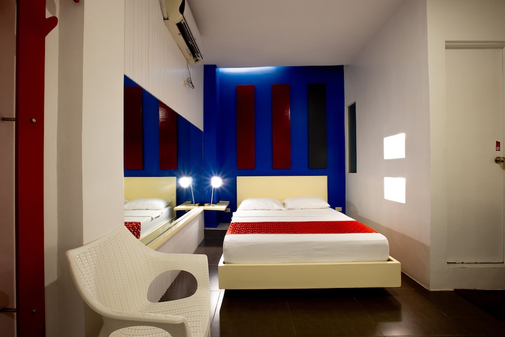 Standard Queen Room - Photo 7