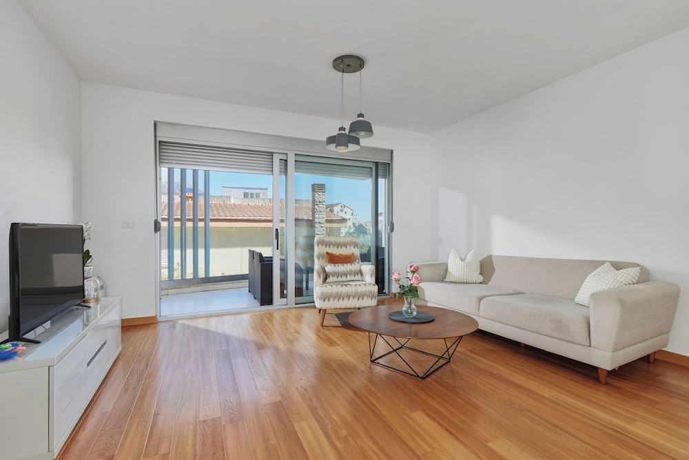 Comfort Apartment, Partial Sea View