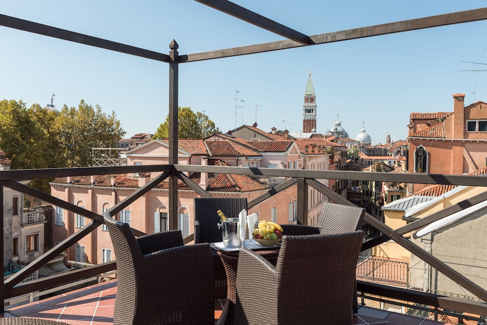Junior Suite (Rooftop terrace) thumbnail 6