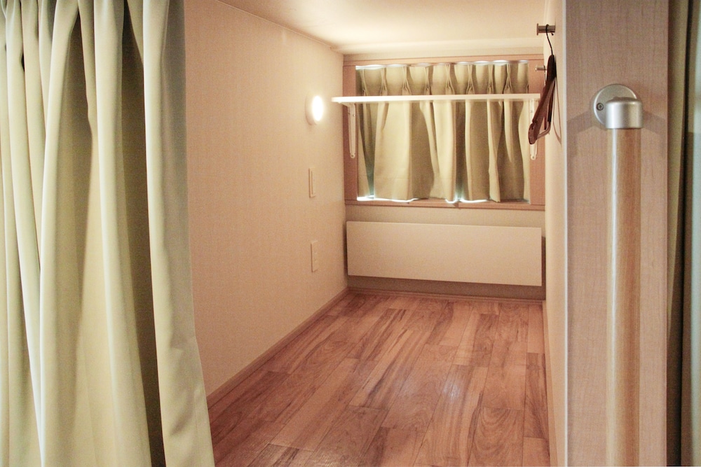 Shared Dormitory, Men only photo 2