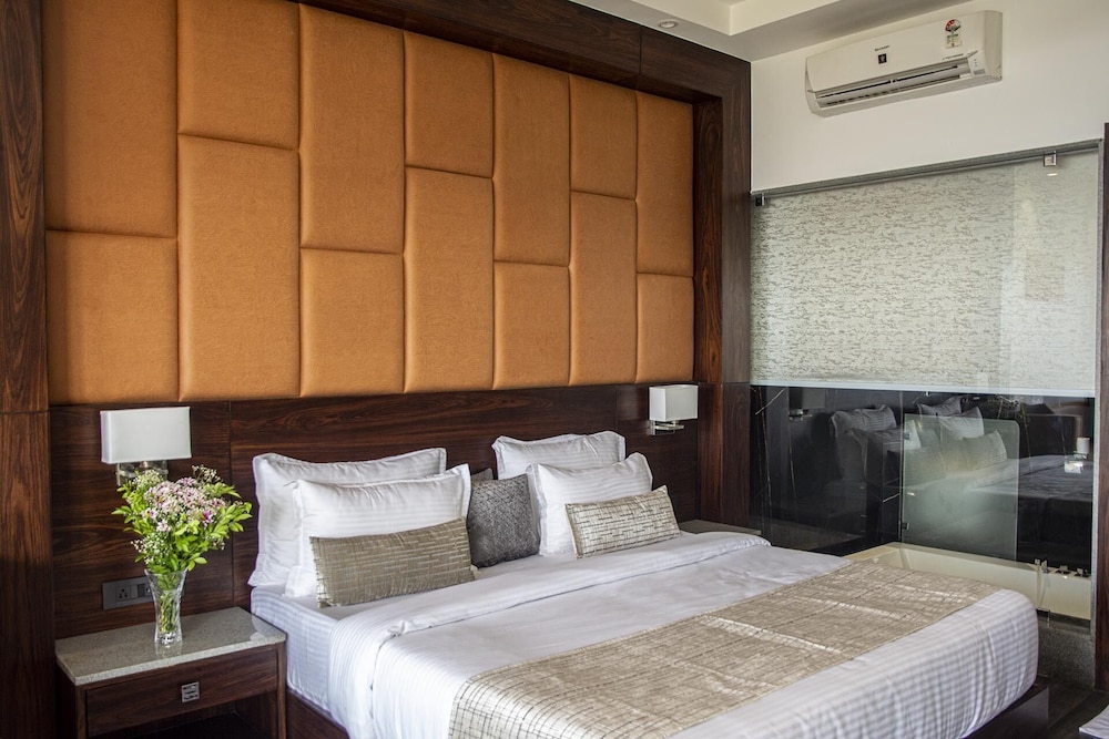 Deluxe Room - Photo 6