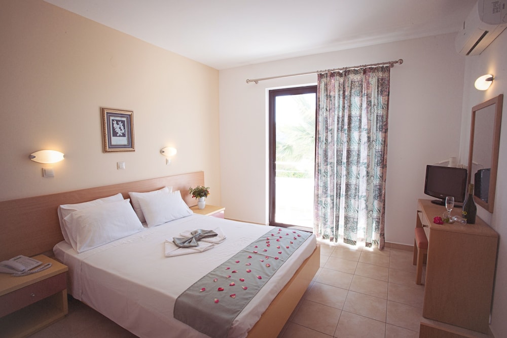Standard Double or Twin Room, 1 Bedroom, Garden View photo 3
