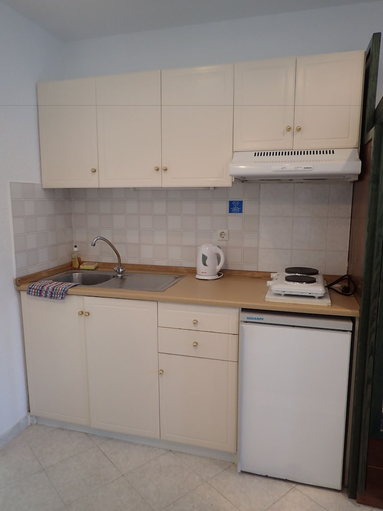 Classic Apartment, 1 Bedroom, Garden View thumbnail 6