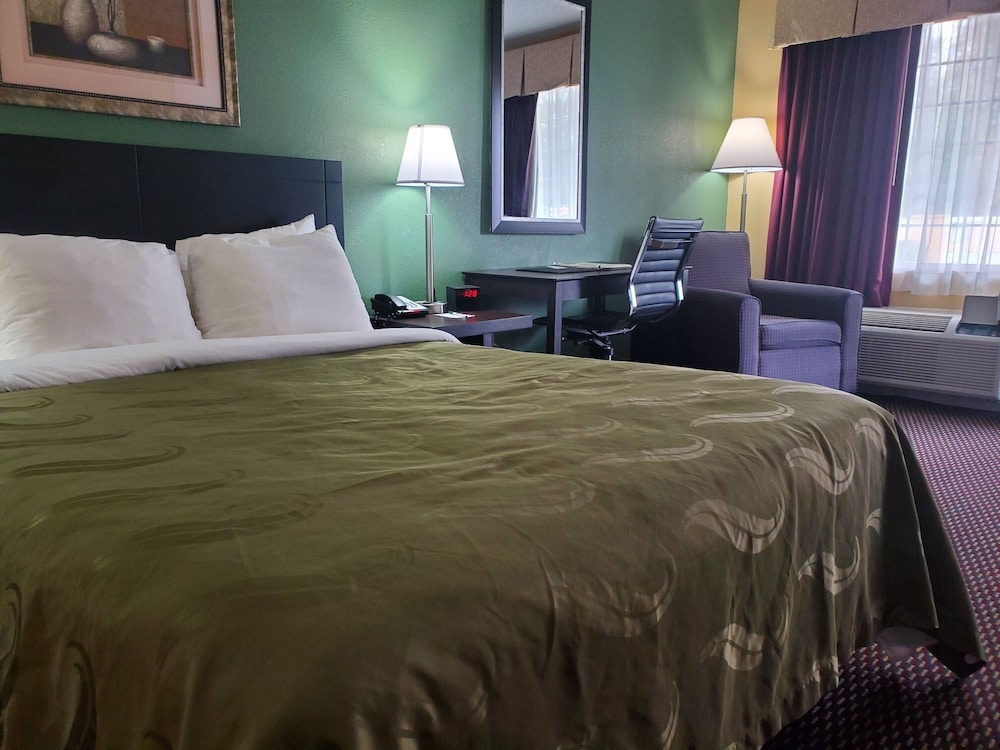Standard Room, 1 Queen Bed, Smoking - Photo 2