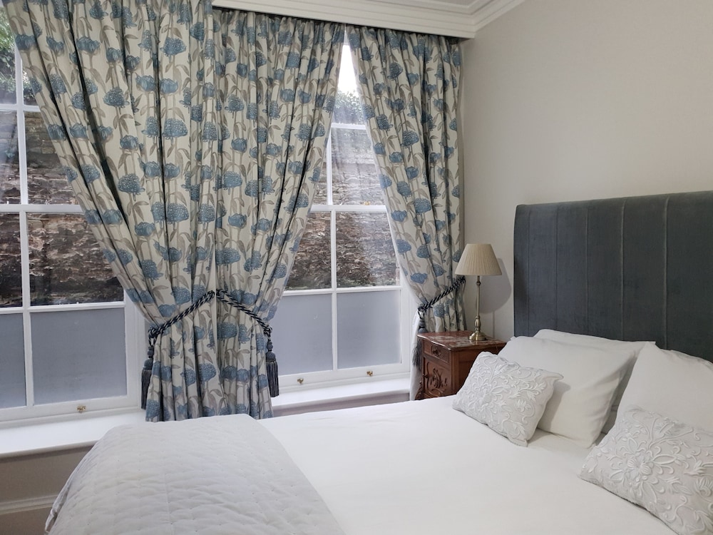 Two Bedroom Luxury Apartment - The Deanery - (Adjacent to hotel less than 15metres) photo 2