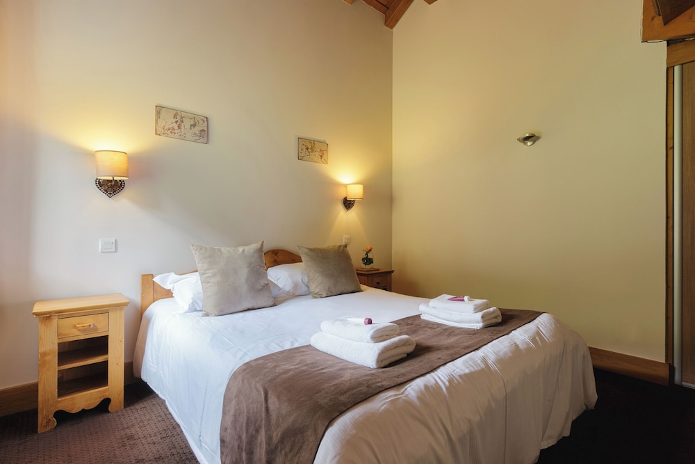 Family Apartment, Multiple Bedrooms (Vallorcine Buet 53 ski in / ski out) Family Apartment, Multiple Bedrooms (Vallorcine Buet 53 ski in / ski out)