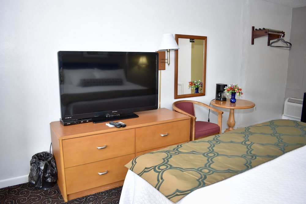 Standard Room, 1 King Bed photo 2