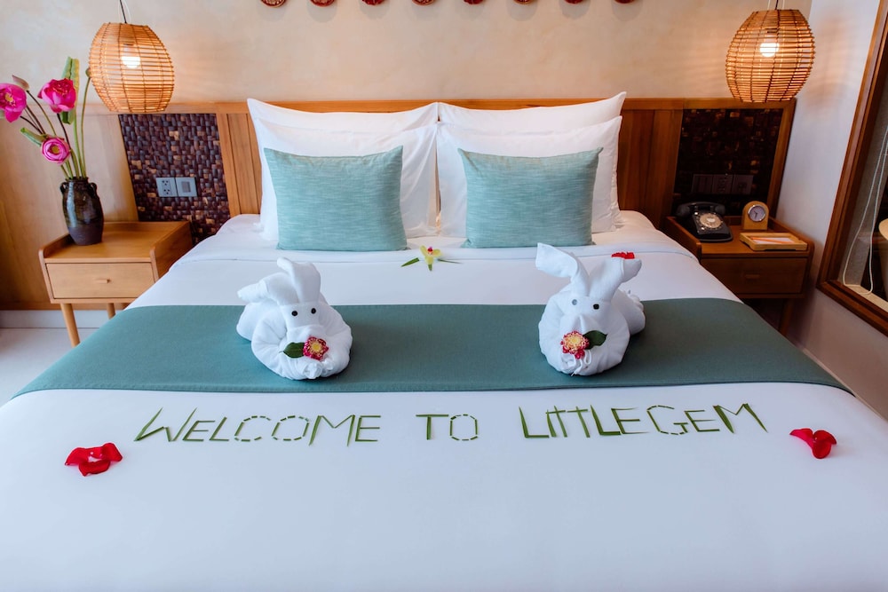 Premium Double Room, 1 King Bed, City View photo 3