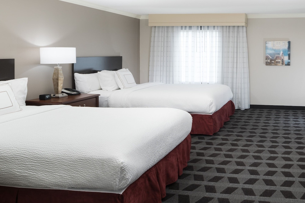 Suite, 2 Double Beds - Photo 3