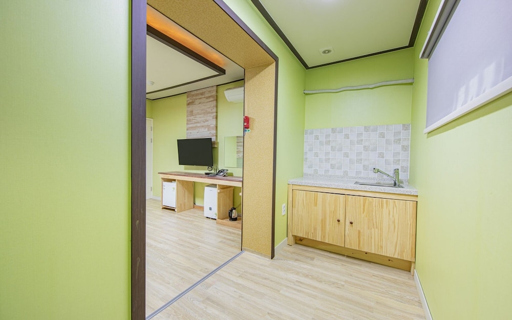 Room (B-Pension Type Ondol Room (Lower Grou)