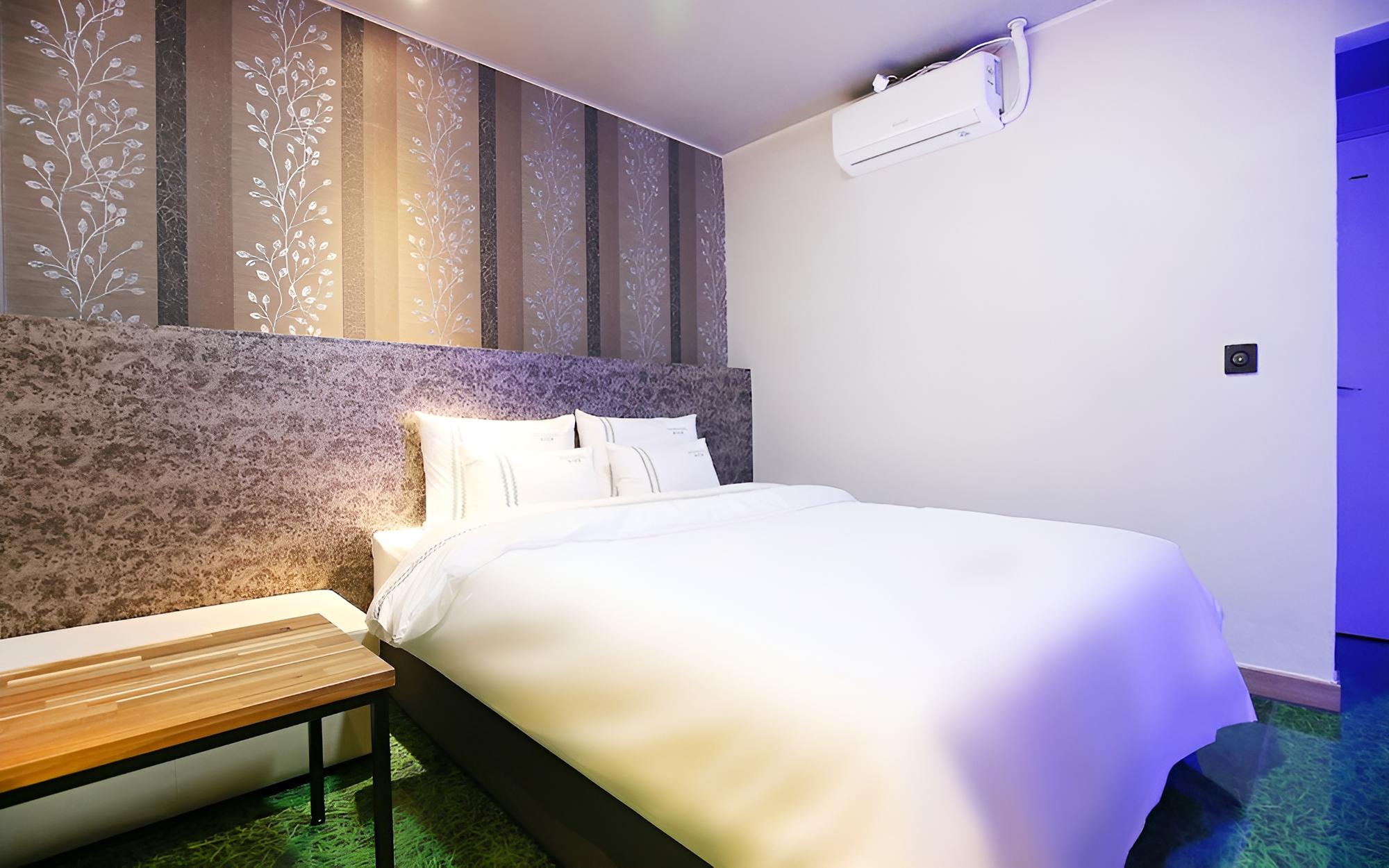 Room (Standard Room) - Photo 5