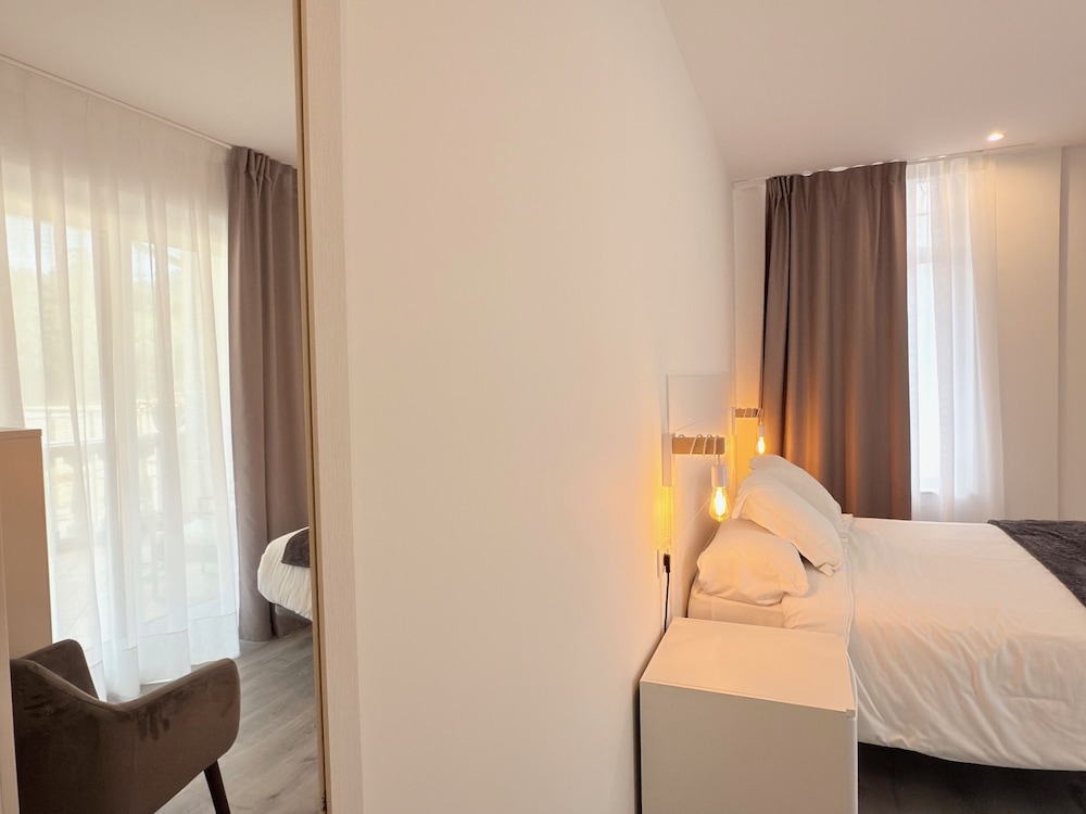Superior Double Room, Terrace (con vistas al mar) - Photo 2