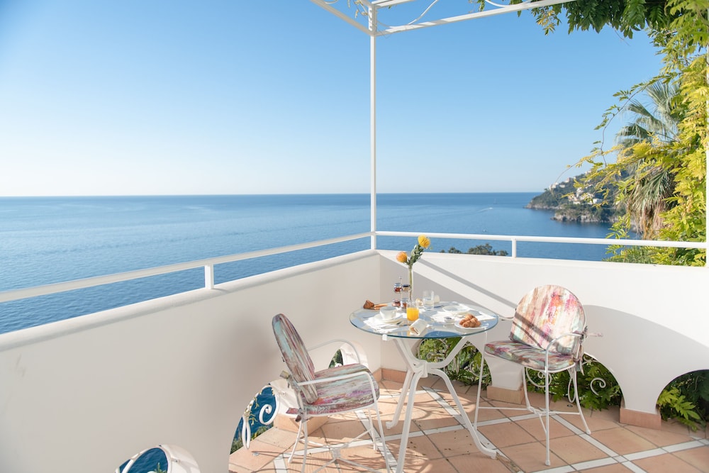 Double Room with Balcony and Sea View