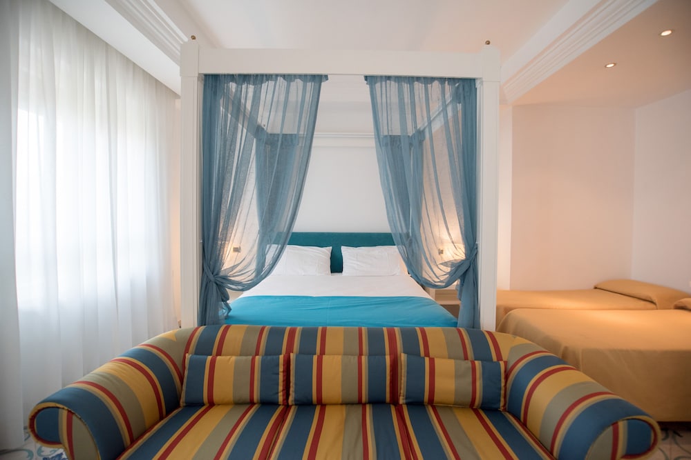 Junior Suite, Partial Sea View - Photo 3