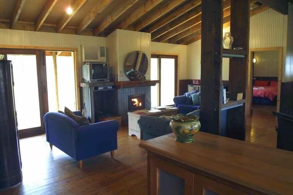 2 Bedroom Cottage photo 3