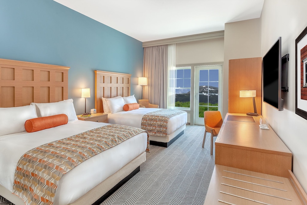 Deluxe Room, 2 Queen Beds, Mountain View (Premium Queen Room) photo 2