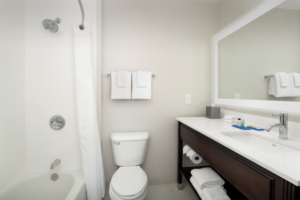 Standard Room, 2 Queen Beds - Photo 3