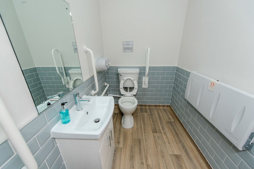 Shared Dormitory, Women only, Shared Bathroom (Sleeps 6) photo 3
