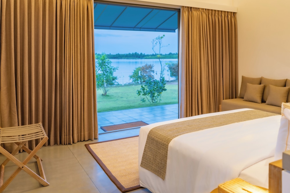 Luxury Villa, 1 King Bed, Non Smoking, Lagoon View photo 1