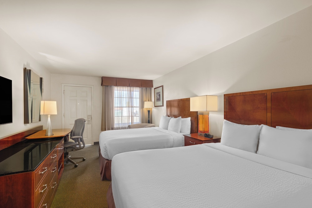 Room, 2 Queen Beds, Non Smoking - Photo 2